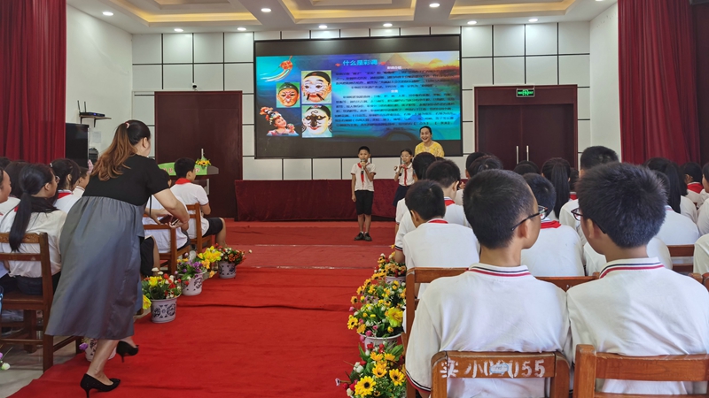 04 王予嘉与学生共唱彩调片段.jpg