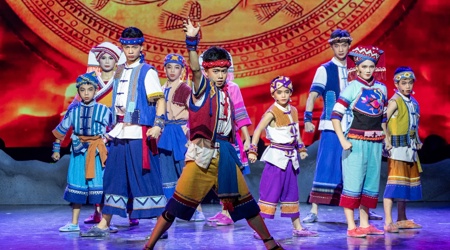 ��Уԭ���Ӽ��硶�������졷�����ʮ�����й������ˣ�������Ϸ����