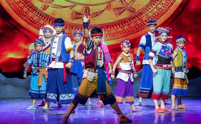 ��Уԭ���Ӽ��硶�������졷�����ʮ�����й������ˣ�������Ϸ����